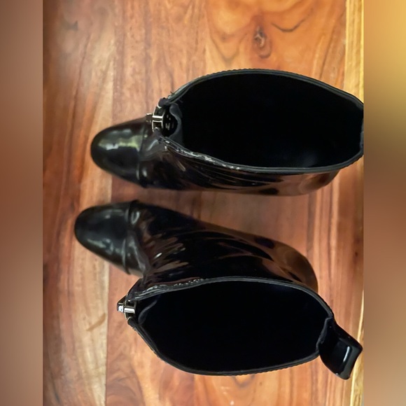Kendall and Kylie patent leather boot sz. 7 - Picture 4 of 5